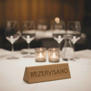 Drveni znak “Rezervisano”